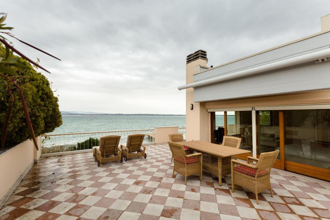 Lake Front Luxury Suites (Adults Only) Sirmione Buitenkant foto