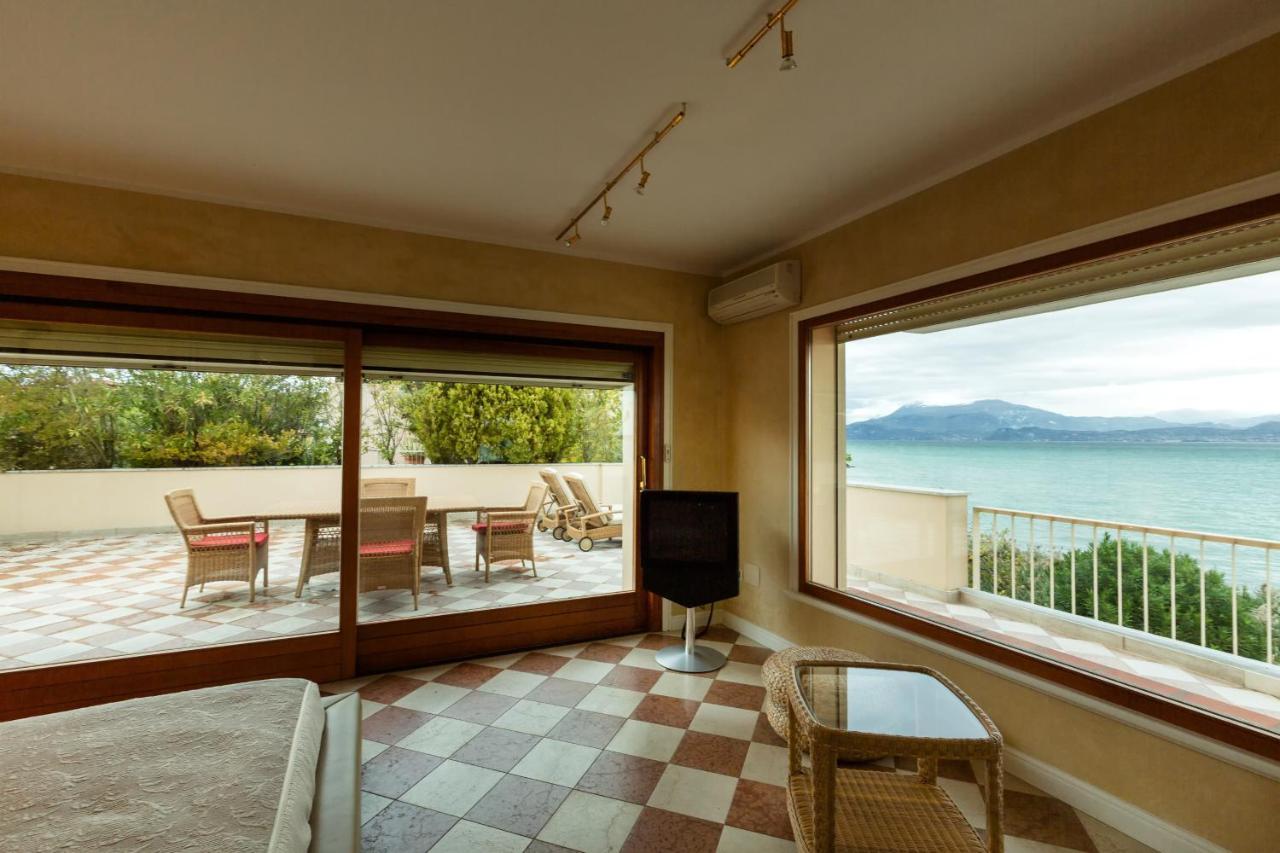 Lake Front Luxury Suites (Adults Only) Sirmione Buitenkant foto