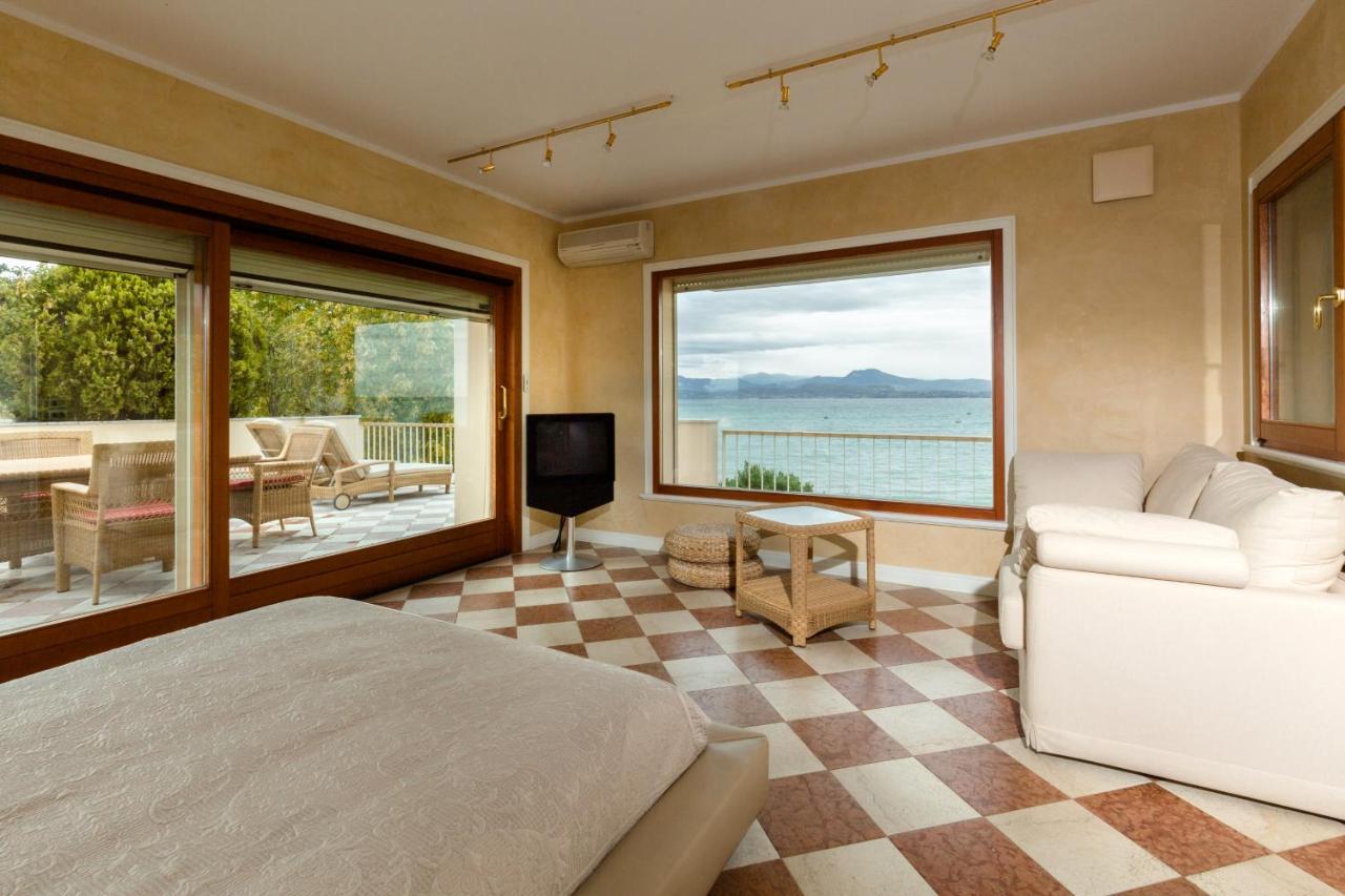 Lake Front Luxury Suites (Adults Only) Sirmione Buitenkant foto