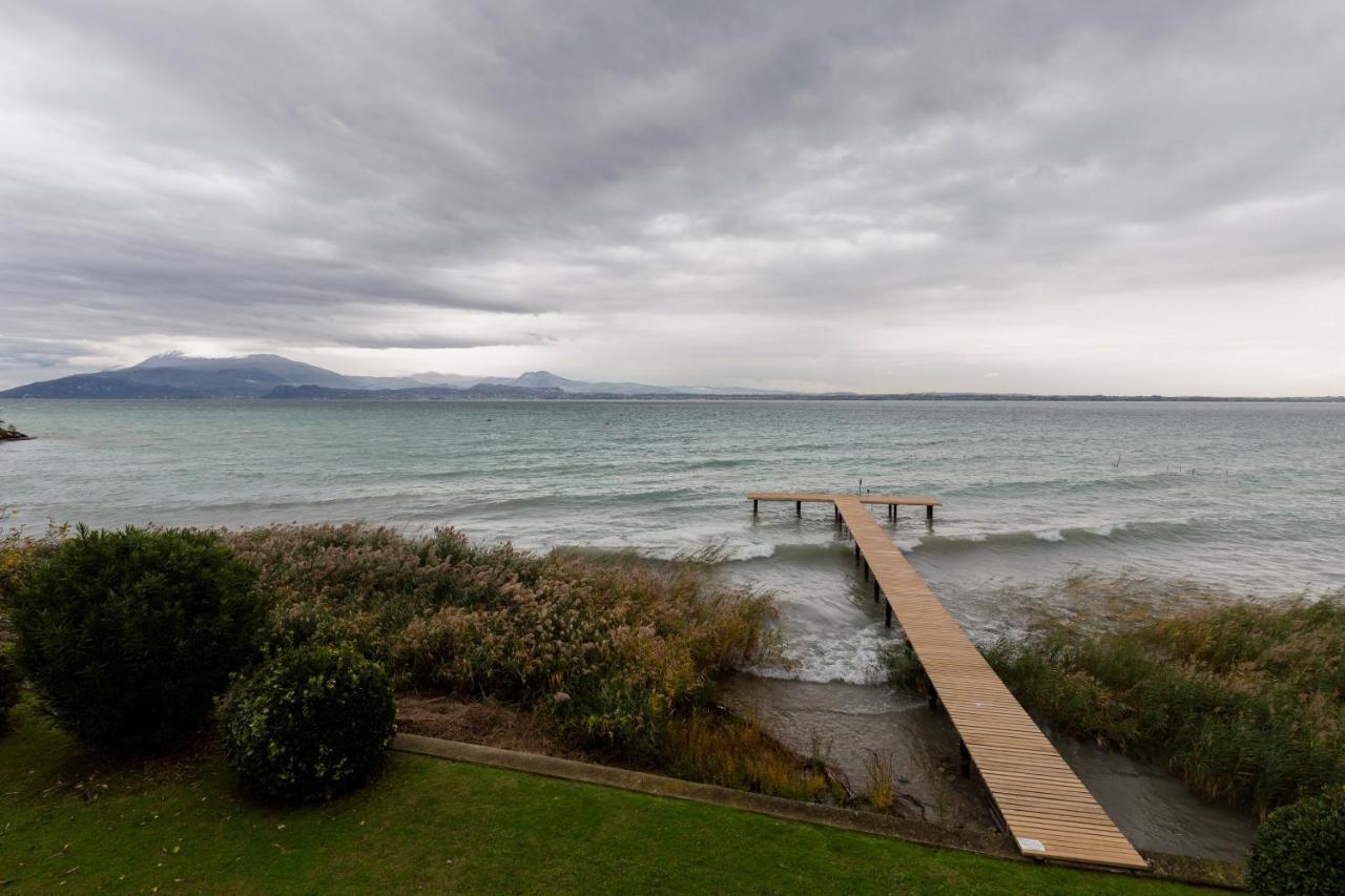 Lake Front Luxury Suites (Adults Only) Sirmione Buitenkant foto