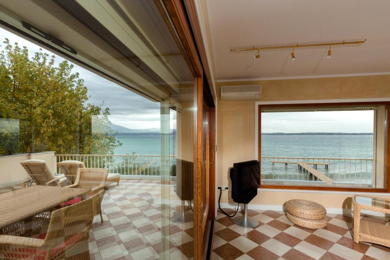 Lake Front Luxury Suites (Adults Only) Sirmione Buitenkant foto