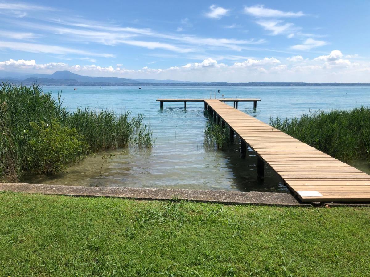 Lake Front Luxury Suites (Adults Only) Sirmione Buitenkant foto