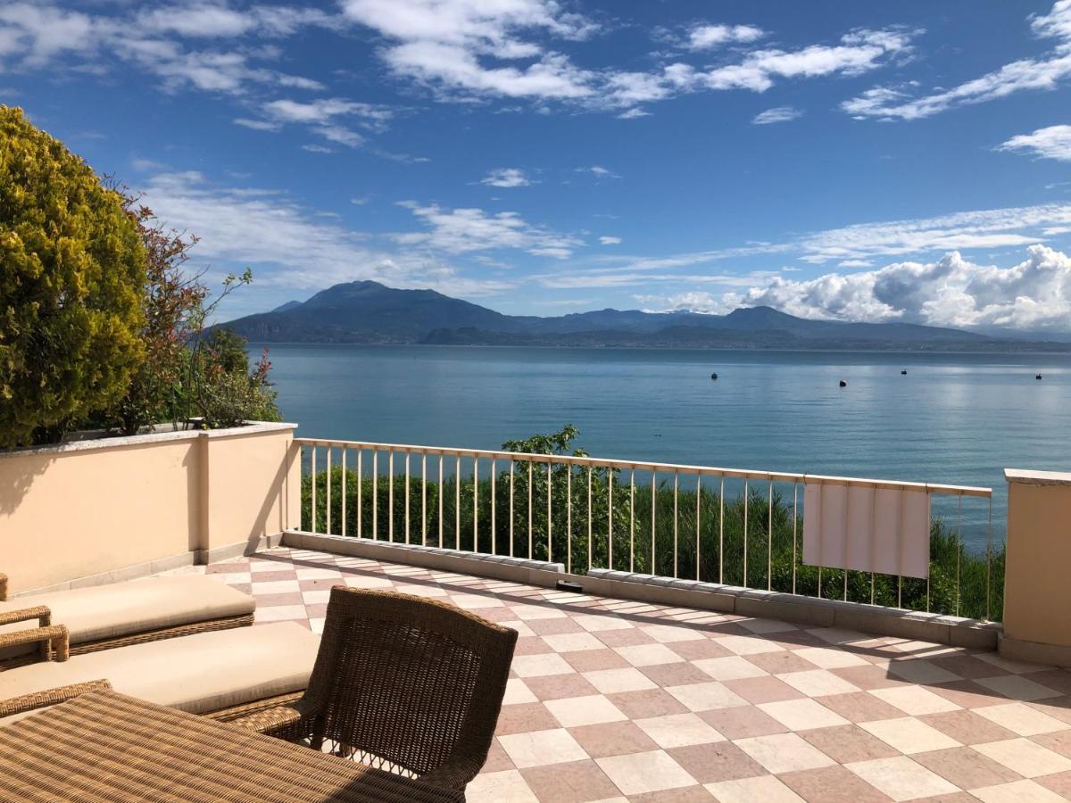 Lake Front Luxury Suites (Adults Only) Sirmione Buitenkant foto