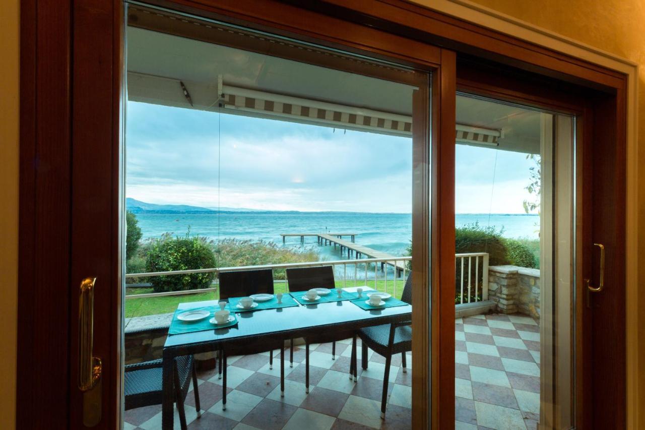 Lake Front Luxury Suites (Adults Only) Sirmione Buitenkant foto