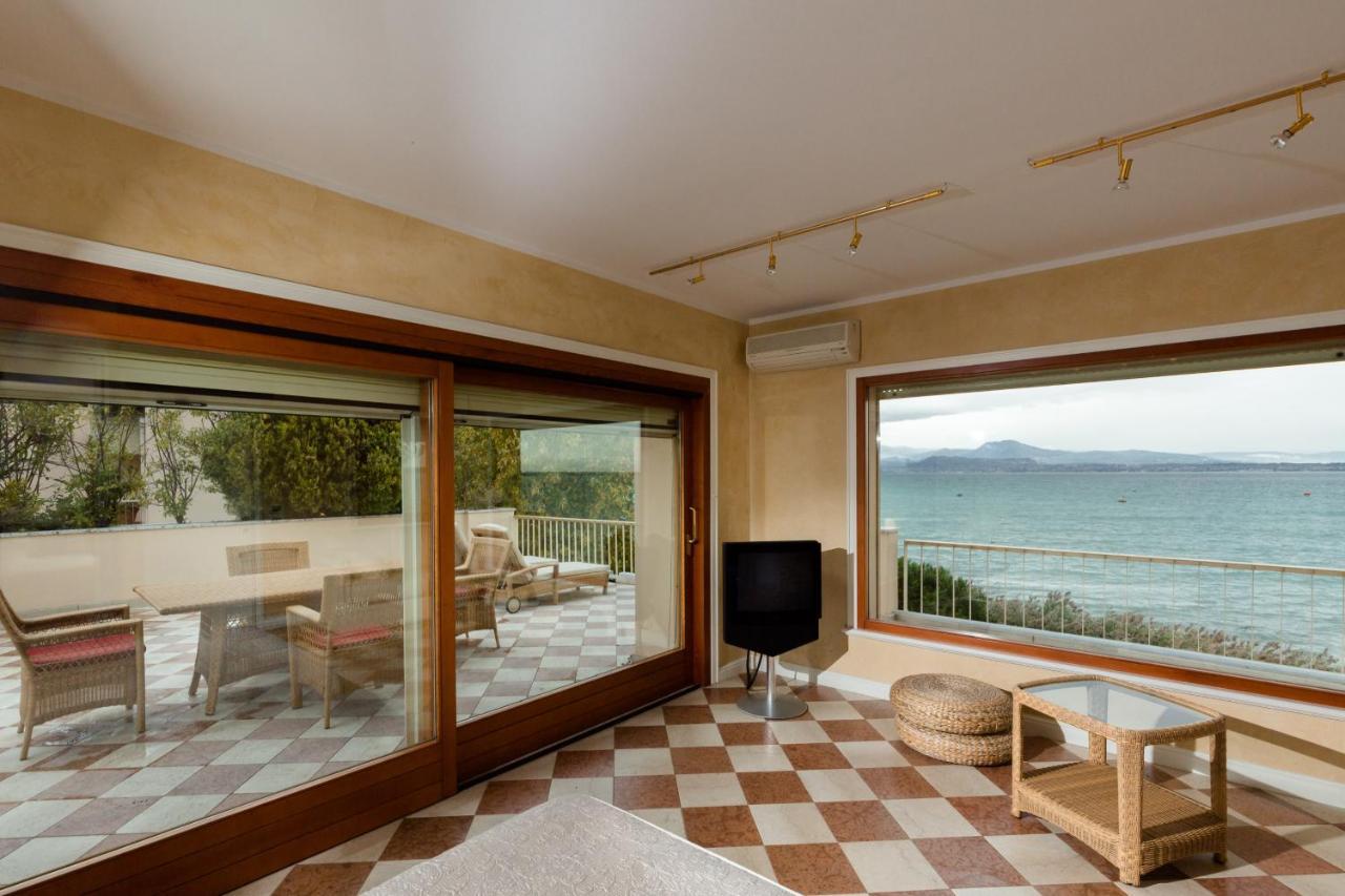 Lake Front Luxury Suites (Adults Only) Sirmione Buitenkant foto