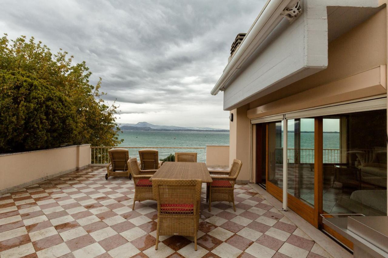 Lake Front Luxury Suites (Adults Only) Sirmione Buitenkant foto