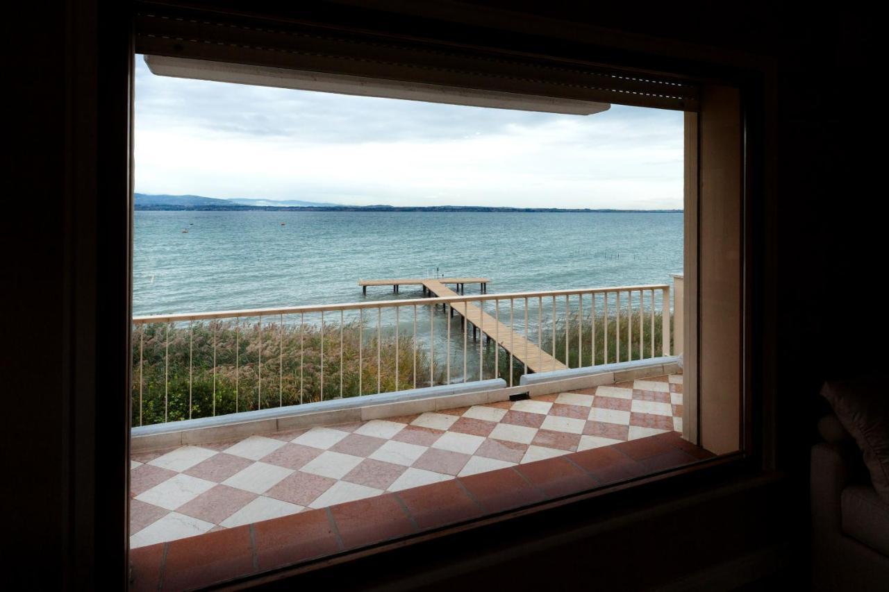 Lake Front Luxury Suites (Adults Only) Sirmione Buitenkant foto