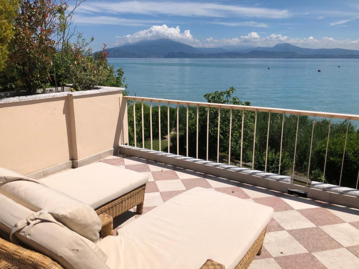 Lake Front Luxury Suites (Adults Only) Sirmione Buitenkant foto