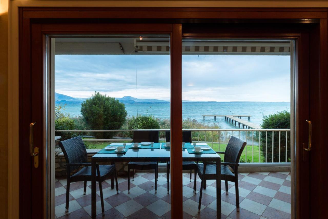 Lake Front Luxury Suites (Adults Only) Sirmione Buitenkant foto