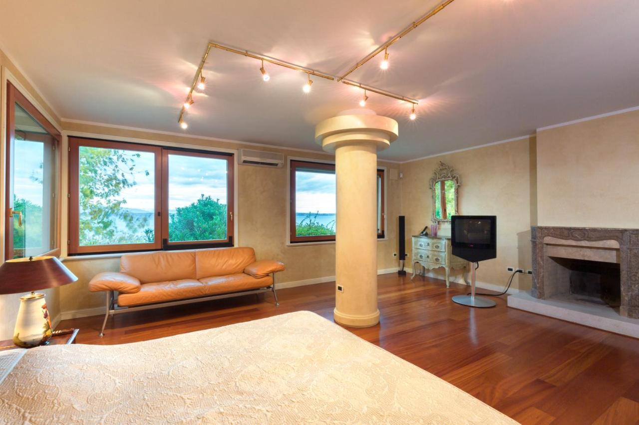 Lake Front Luxury Suites (Adults Only) Sirmione Buitenkant foto