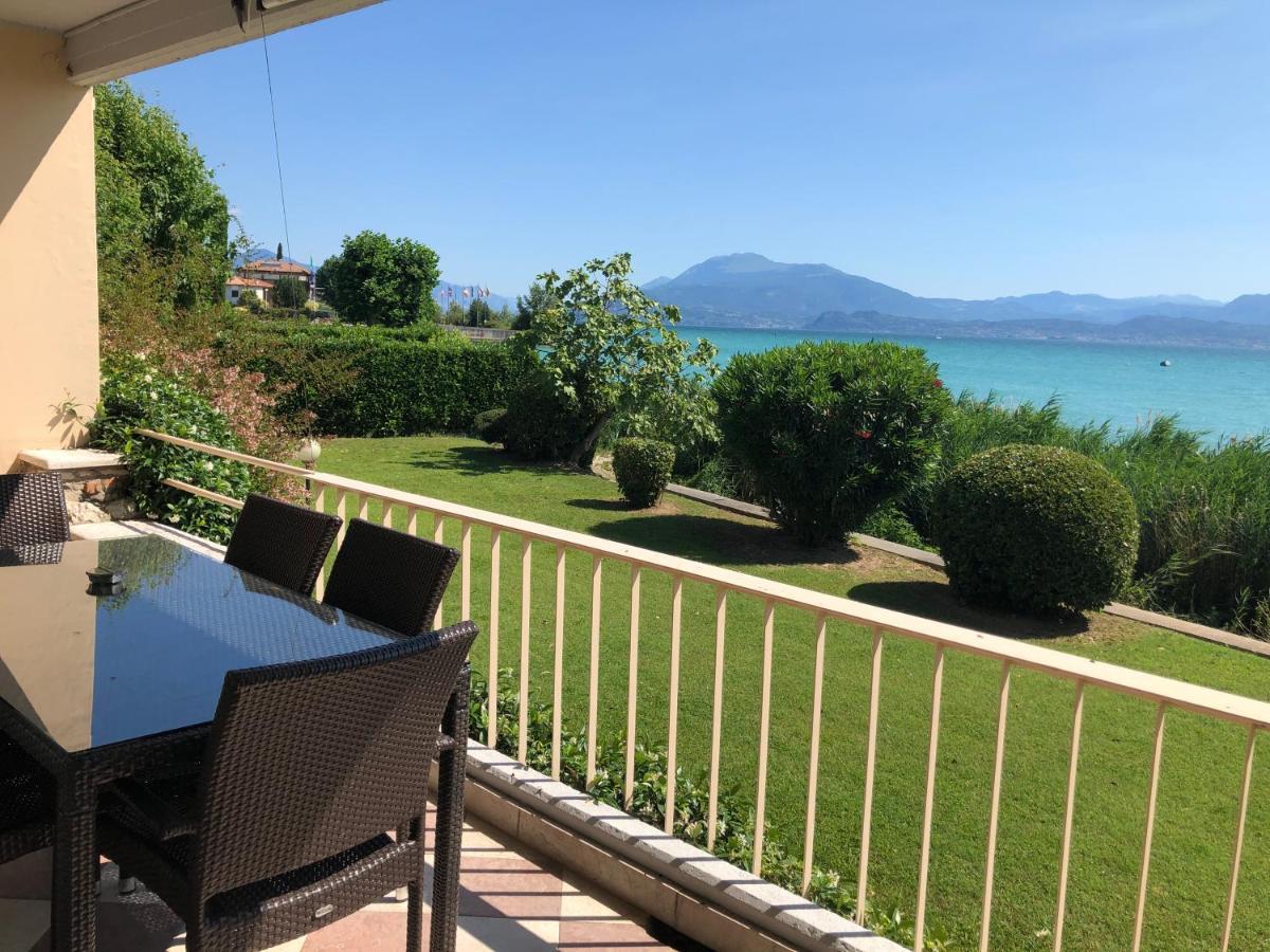 Lake Front Luxury Suites (Adults Only) Sirmione Buitenkant foto