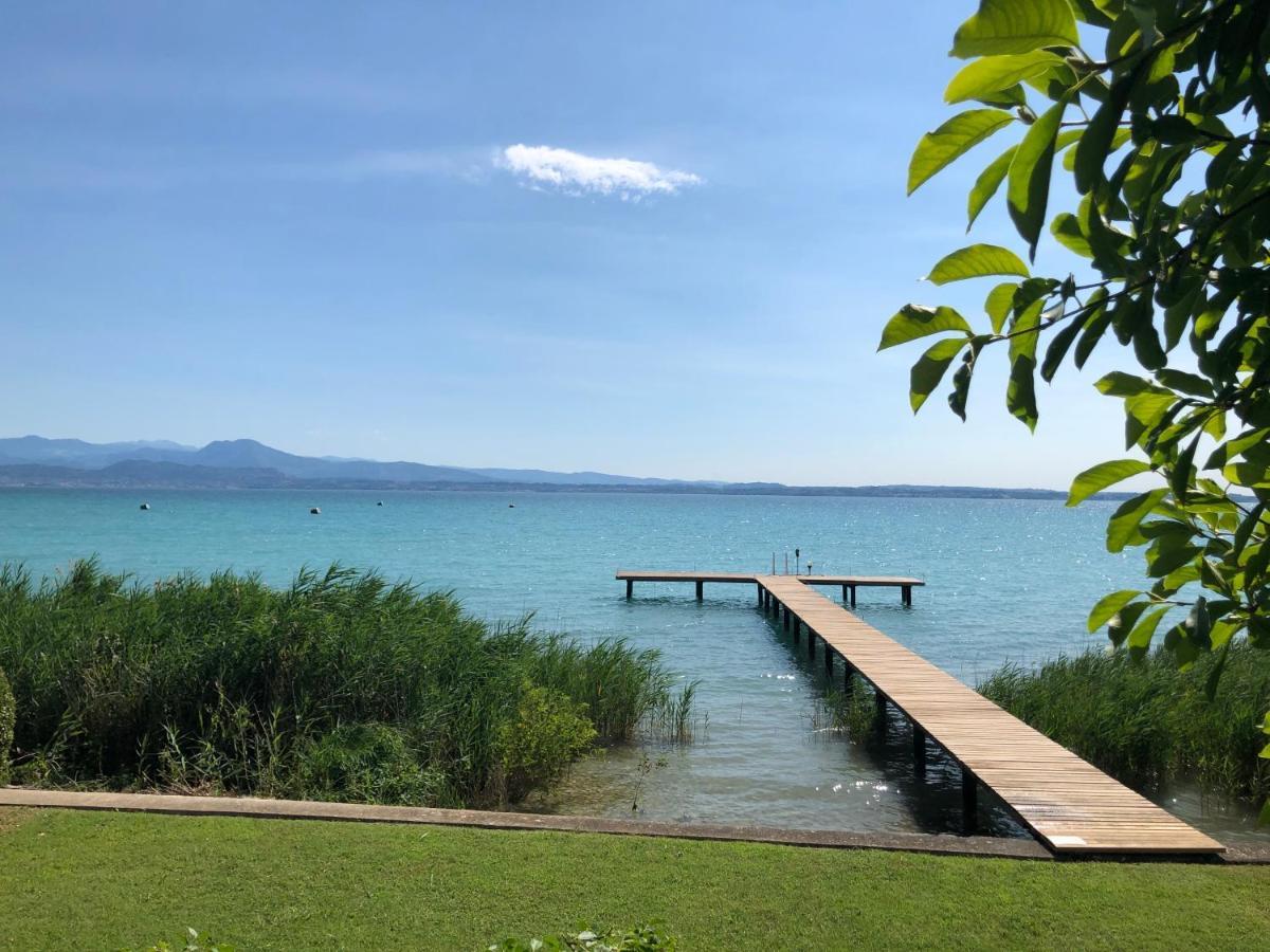 Lake Front Luxury Suites (Adults Only) Sirmione Buitenkant foto