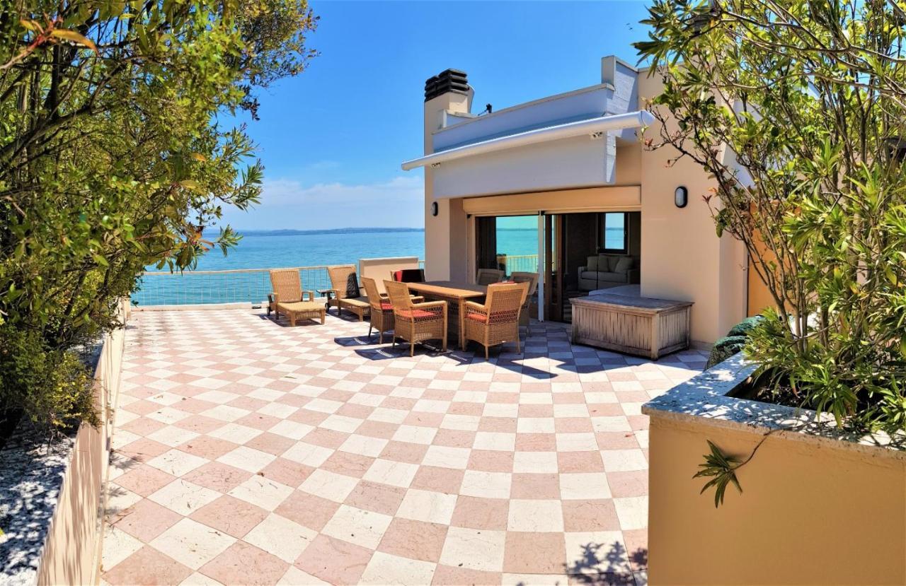 Lake Front Luxury Suites (Adults Only) Sirmione Buitenkant foto