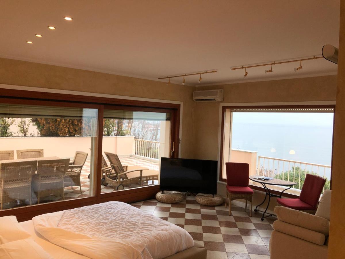 Lake Front Luxury Suites (Adults Only) Sirmione Buitenkant foto