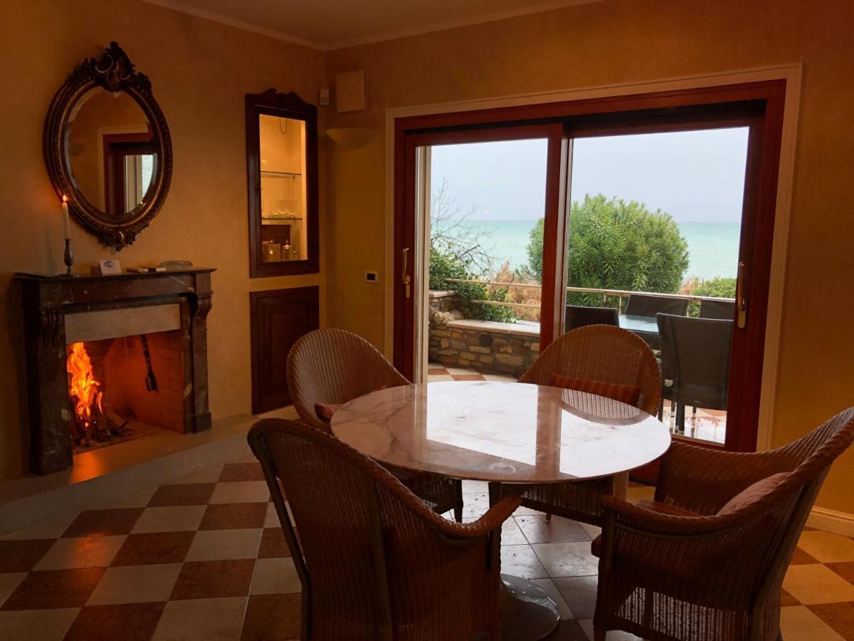 Lake Front Luxury Suites (Adults Only) Sirmione Buitenkant foto