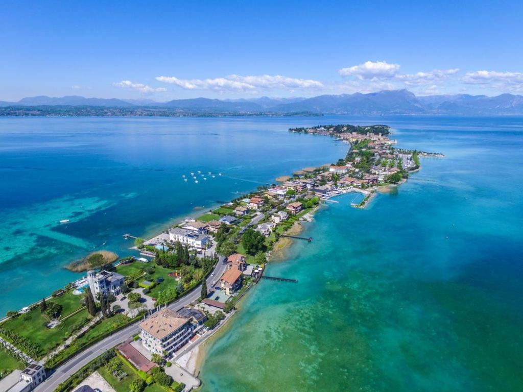 Lake Front Luxury Suites (Adults Only) Sirmione Buitenkant foto