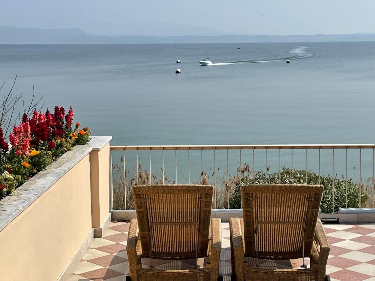 Lake Front Luxury Suites (Adults Only) Sirmione Buitenkant foto