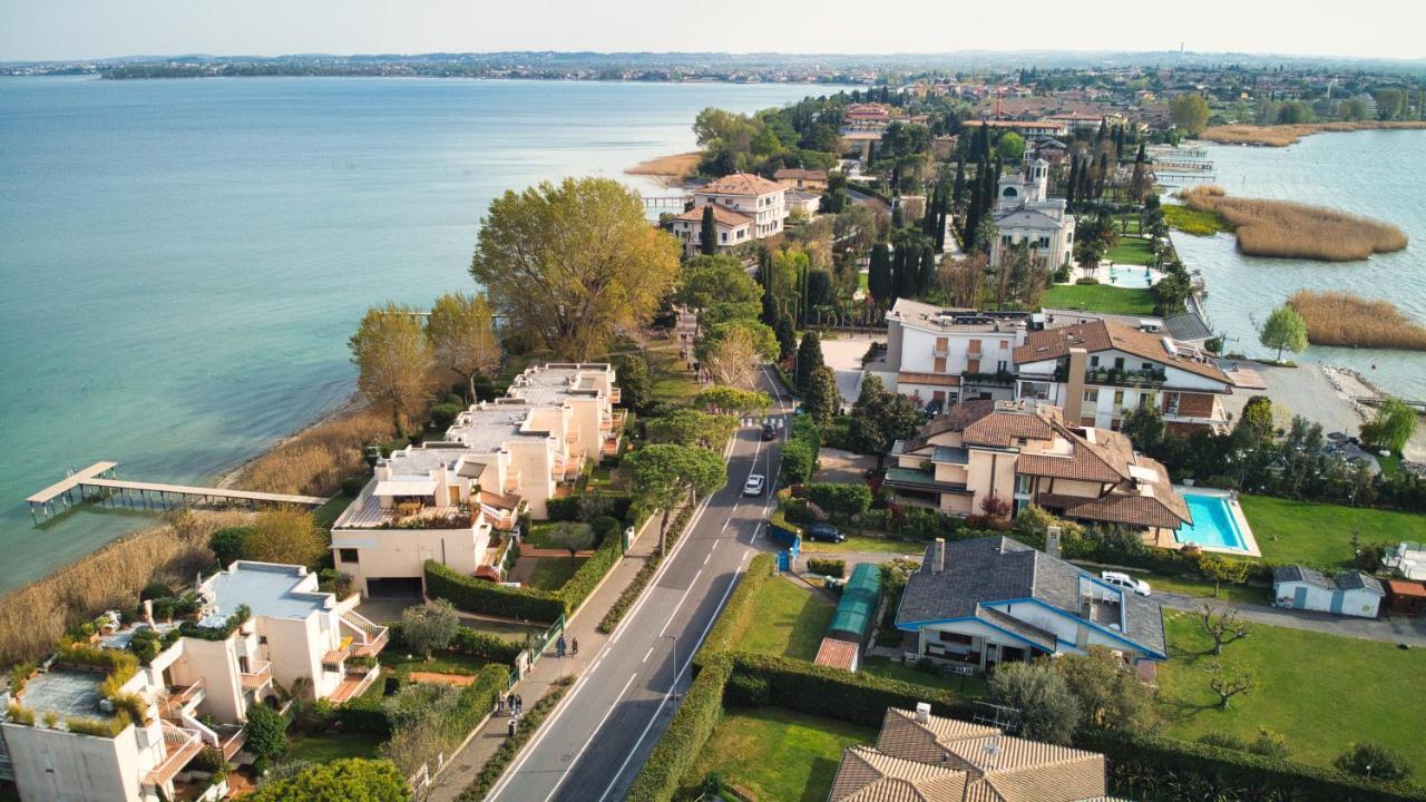 Lake Front Luxury Suites (Adults Only) Sirmione Buitenkant foto